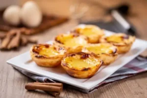 Emma Stone e a delícia dos pastéis de nata. (Foto: Reprodução)