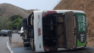 Triste acidente na descida da Serra das Araras envolve ônibus com time de futebol americano Coritiba Crocodiles.